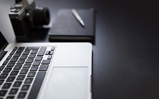 ayx爱游戏官网-_马刺队坚持磨合，战斗精神令人敬佩_，马刺团队配合集锦